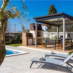 6 bedroom villa with pool near Pula, sleeps 12